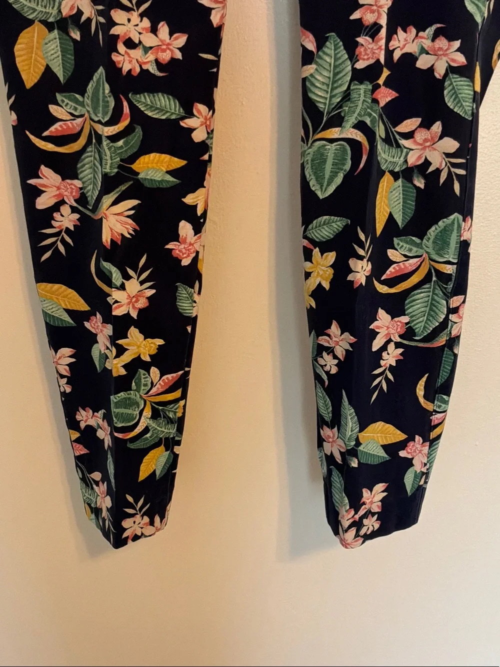 Old Navy size 14 Floral Print Navy Leggings